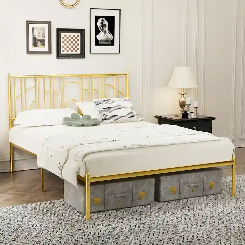 Cadre de lit plateforme Queen Size avec montants décoratifs, rangement sous le lit et sans besoin de sommier tapissier