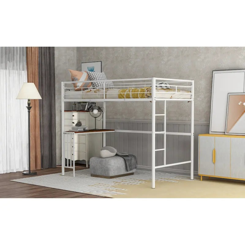 Lit mezzanine en métal avec bureau, échelle et barrières de sécurité